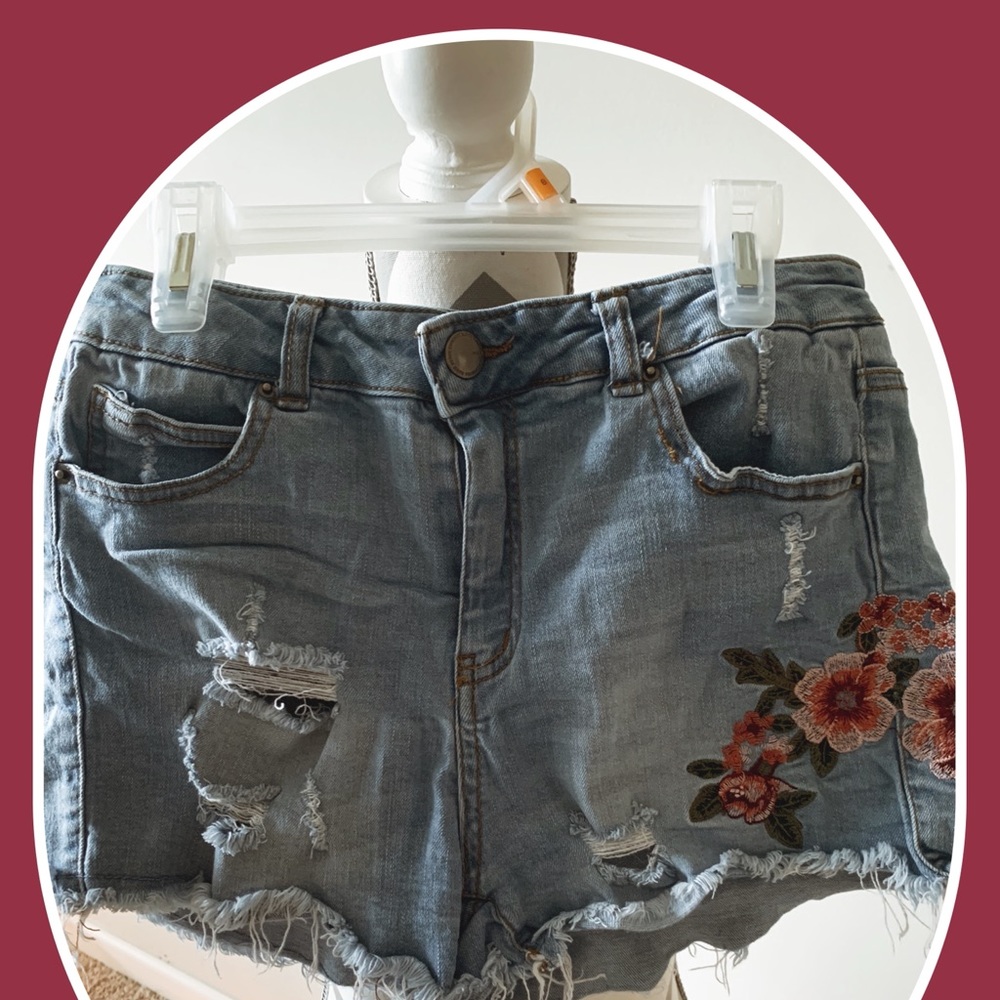 Jean shorts with flower pattern